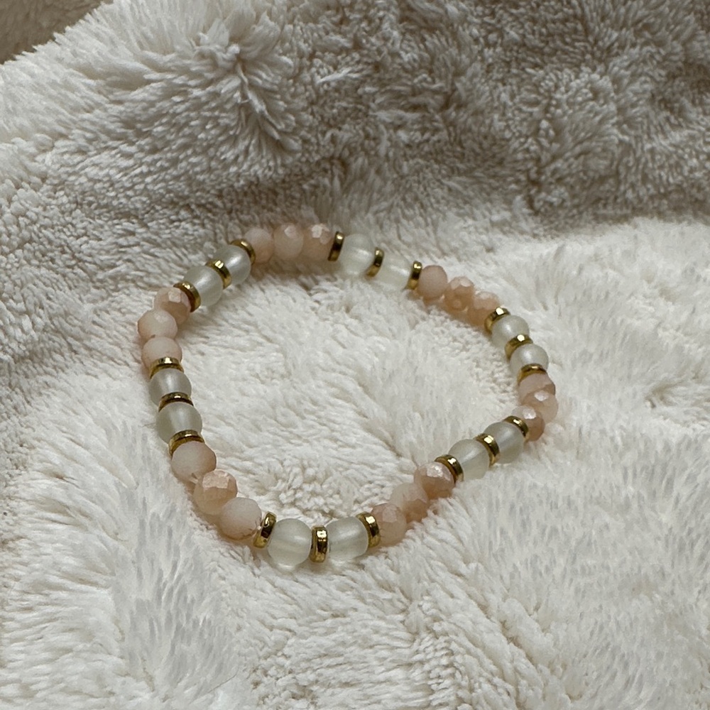 Beaded Bracelets Pretty Pink & Peachy Gold Mauve Set of 4 with Cross Charm NWOT - Picture 9 of 16